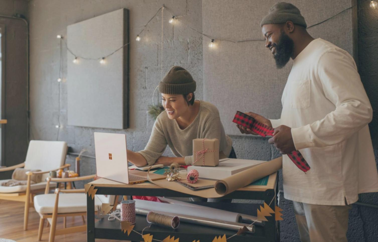 Oficina moderna con ordenadores mostrando sistemas de seguridad bancaria