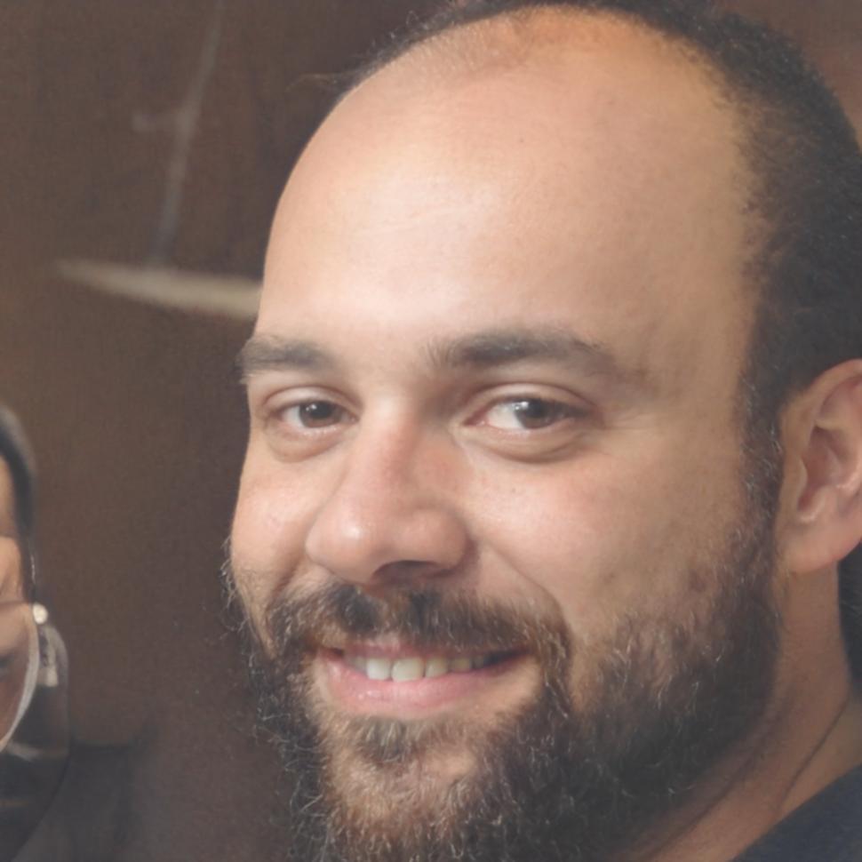 Retrato profesional de Iker Etxebarria, director de seguridad en delphivara